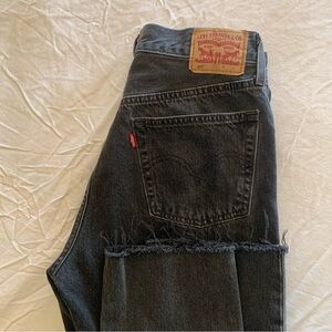 Levi's 501 Washed Black Denim Jeans with cropped Frayed Hem 29x26